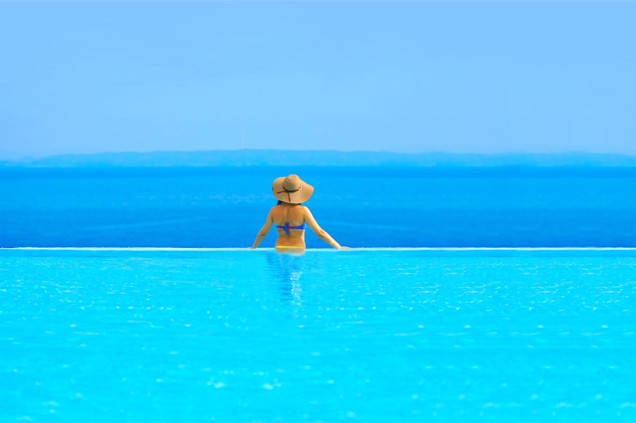 Zwembad van Alia Palace Luxury Hotel in Chalkidiki, Griekenland foto 1